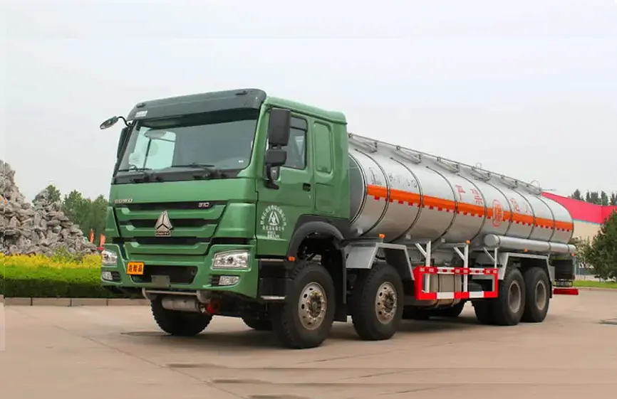 Sinotruk Howo 8×4 Oil Tank Truck