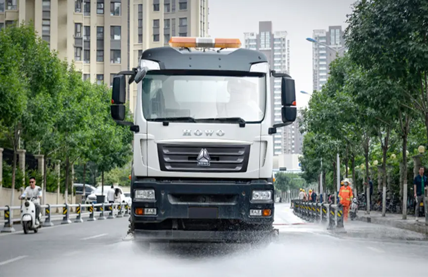 Howo Trucks Sprinkler Tanker (2)