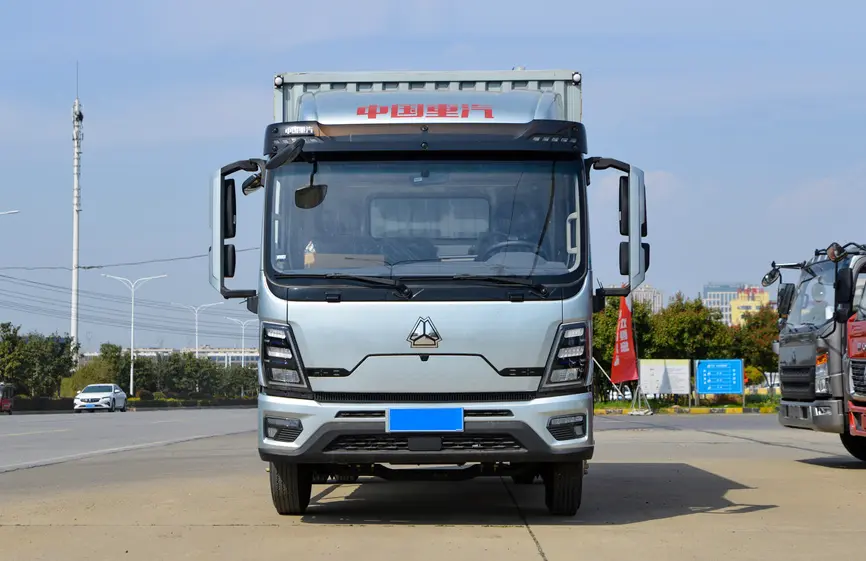 Sinotruk Howo 170hp Box Cargo Truck-1