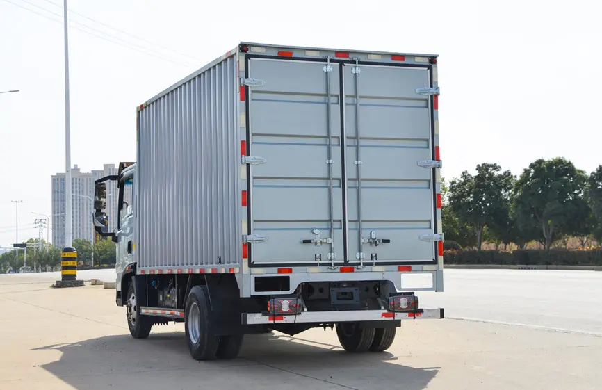 Sinotruk Howo 170hp Box Cargo Truck-3