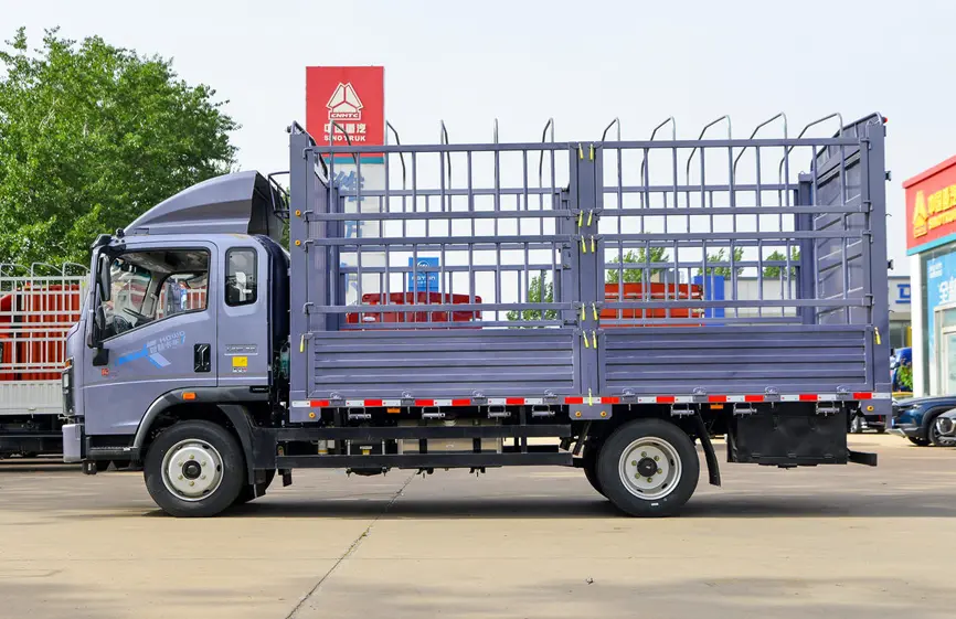 Sinotruk Howo 4×2 Fences Light Truck-2