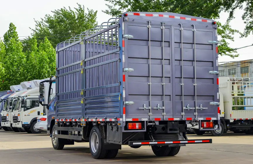Sinotruk Howo 4×2 Fences Light Truck-3