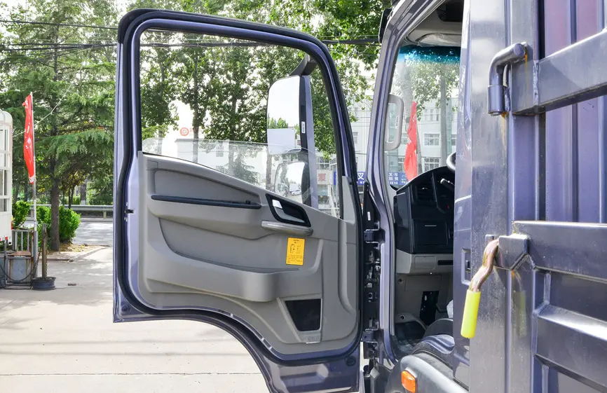 Sinotruk Howo 4×2 Fences Light Truck-4
