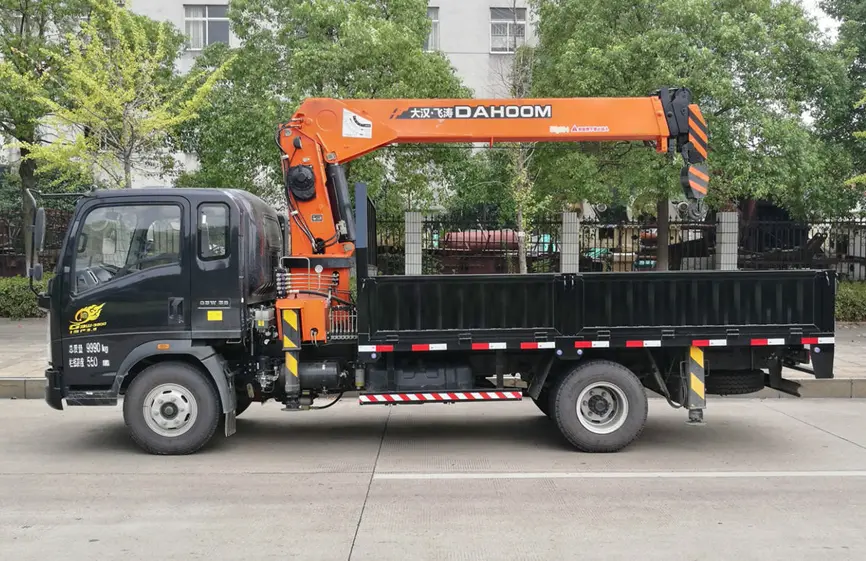 Sinotruk Howo 5t Light Crane Truck-1