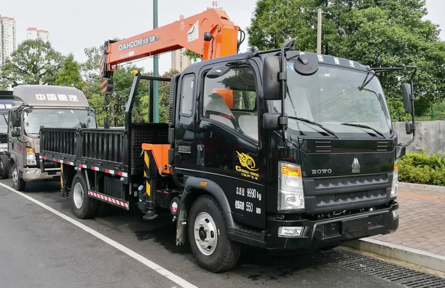 Sinotruk Howo 5t Light Crane Truck-4