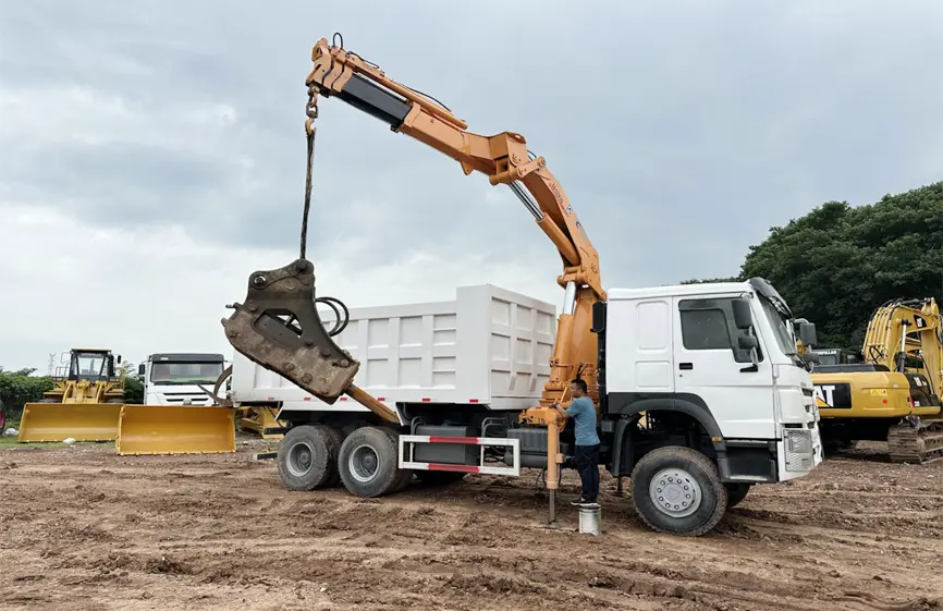 Sinotruk Howo 6×4 Folding Boom Truck Mounted Crane (1)